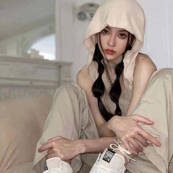 公寓里的两个女人